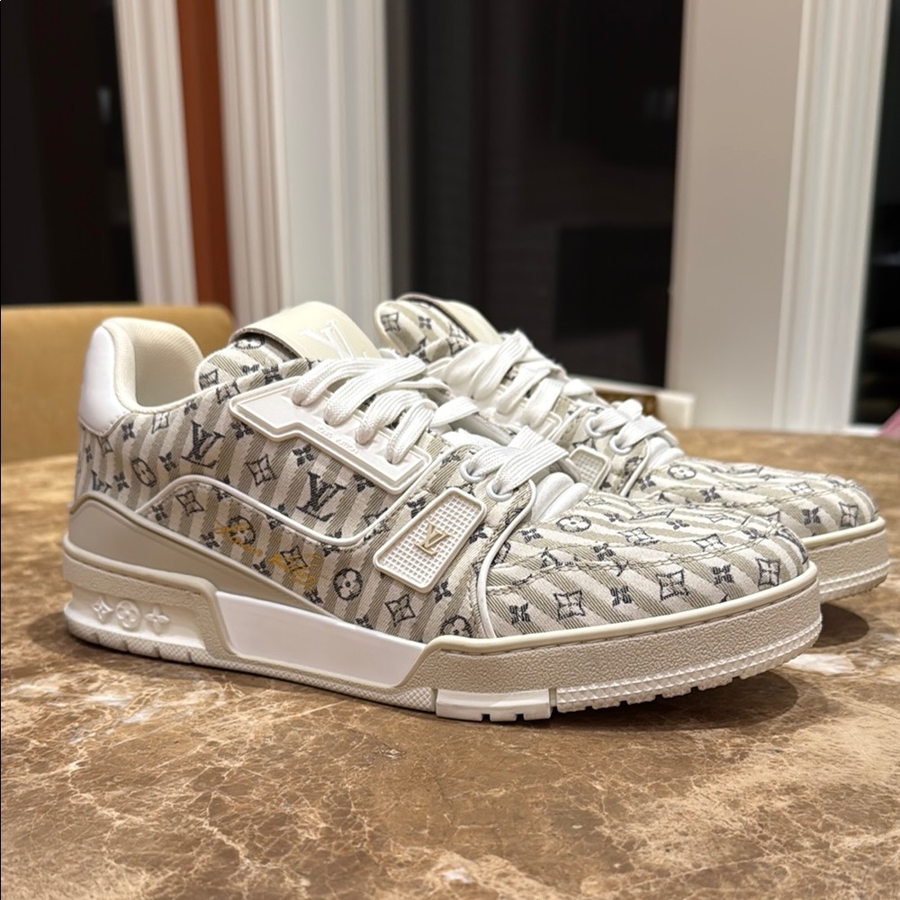 Louis Vuitton Trainer. White with cream and blue monogram.